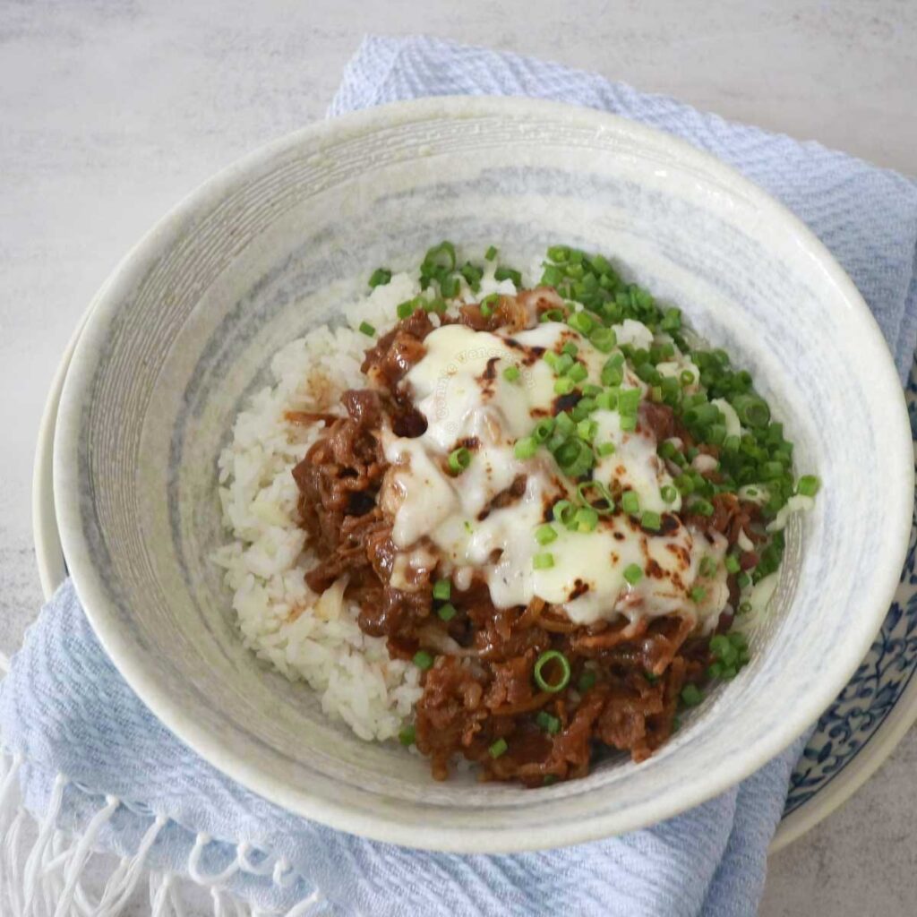 Melty cheese beef rice bowl