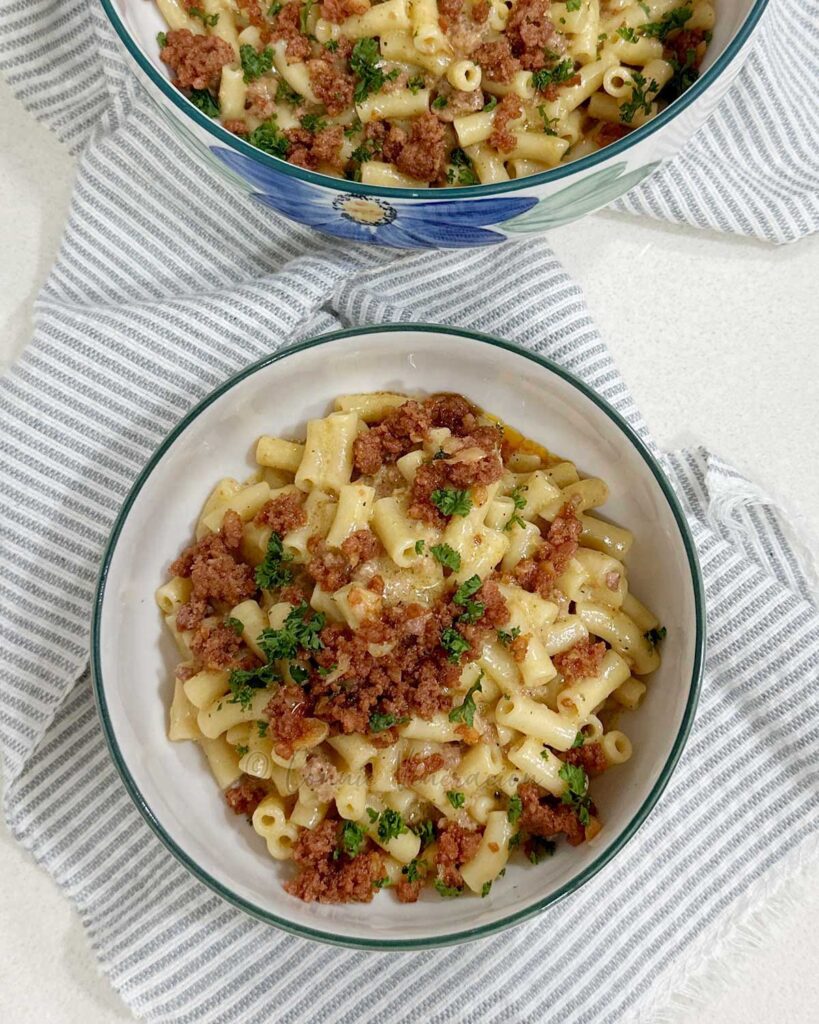 Garlicky sausage mac and cheese