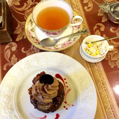 Tea and cake at Salon de the Alcyon in Osaka