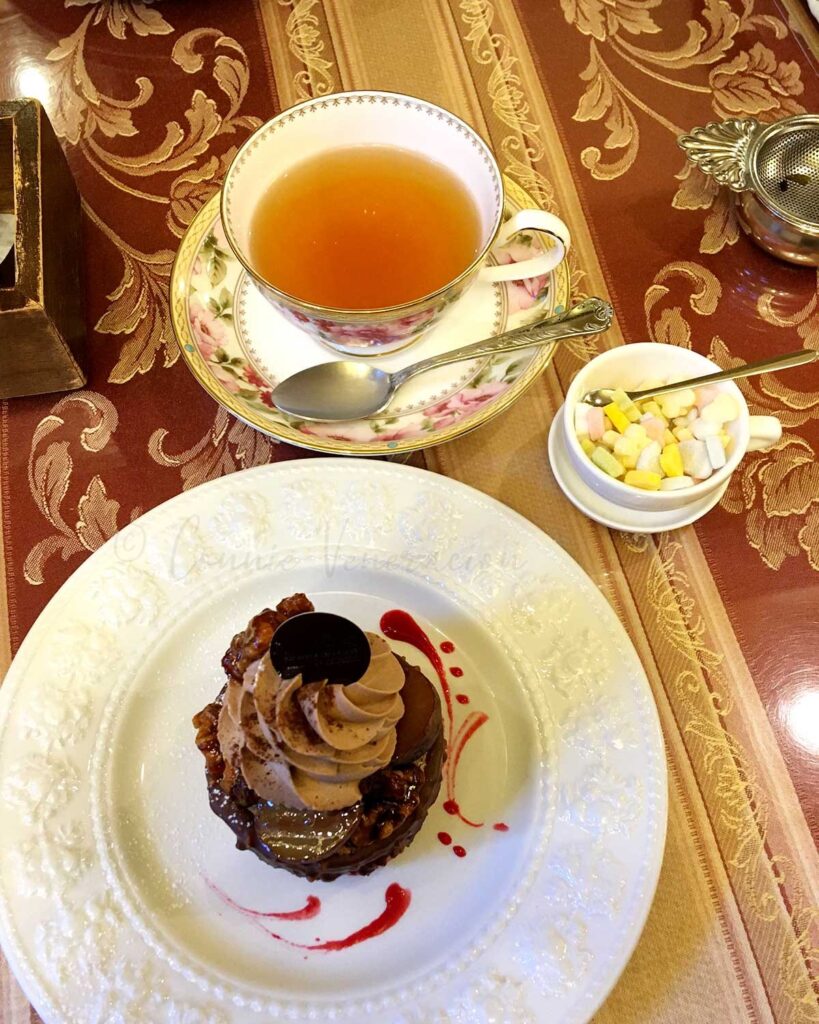 Tea and cake at Salon de the Alcyon in Osaka