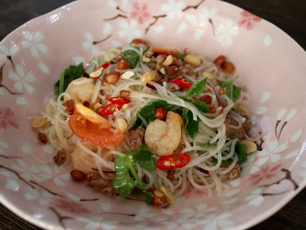 Thai glass noodle salad (yum woon sen)