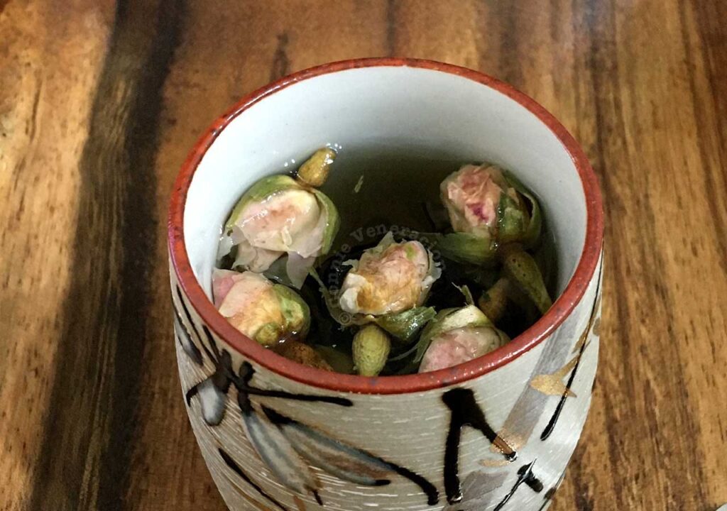 Steeping rose buds