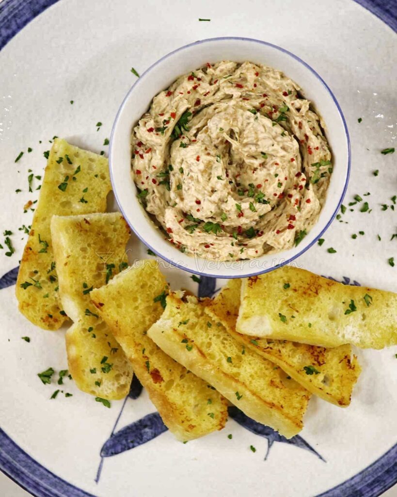 Slow cooker caramelized onion and cream cheese dip